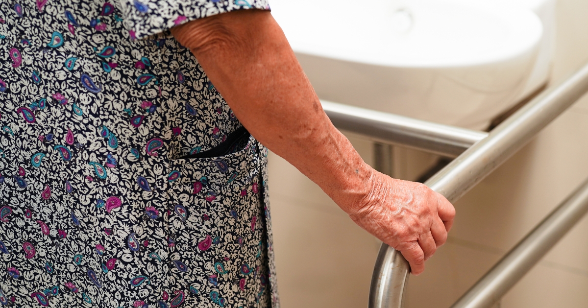 prevention chute senior assurer securité du logement