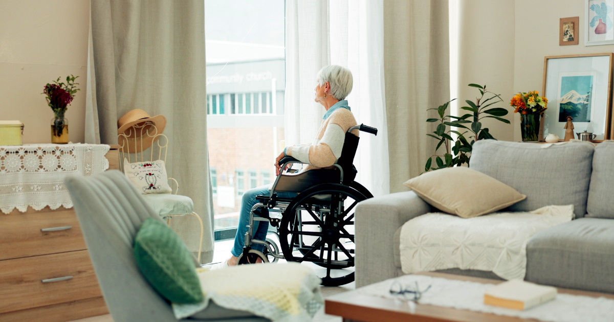 aides techniques pour vie quotidenne senior autonome: pince de préhension, chaise roulante, rehausseur WC, canne pliante, chuasse-pied long.