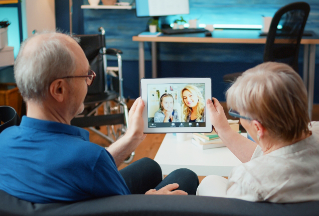 Image de Seniors connectés : les applications de communication qui rapprochent les générations