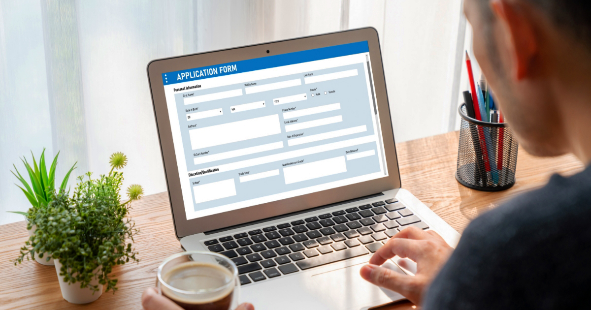 Infographie des aides financières disponibles pour les aidants: APA, PCH et soutins locaux.