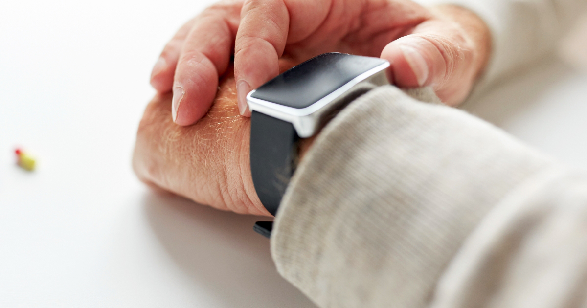 Détecteur de chute automatique en bracelet pour téléassistance senior