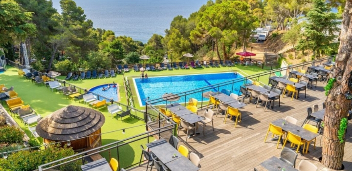 Le camping, la nouvelle mode des vacances chez les seniors